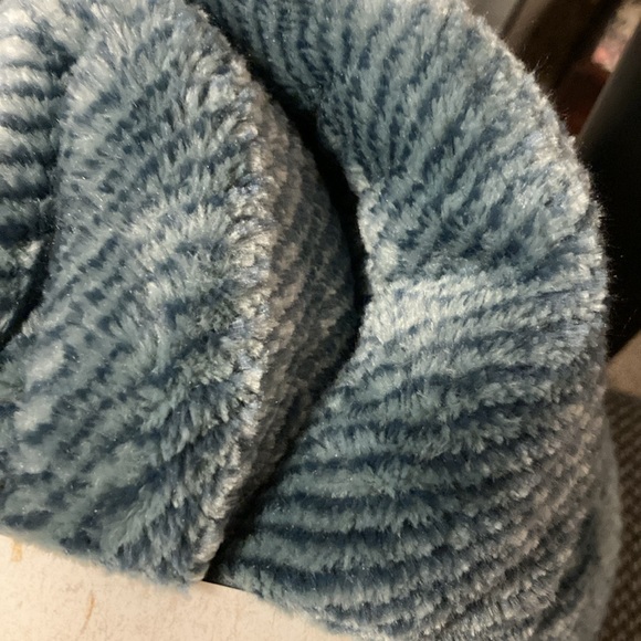 Brand New Throw - Picture 8 of 8